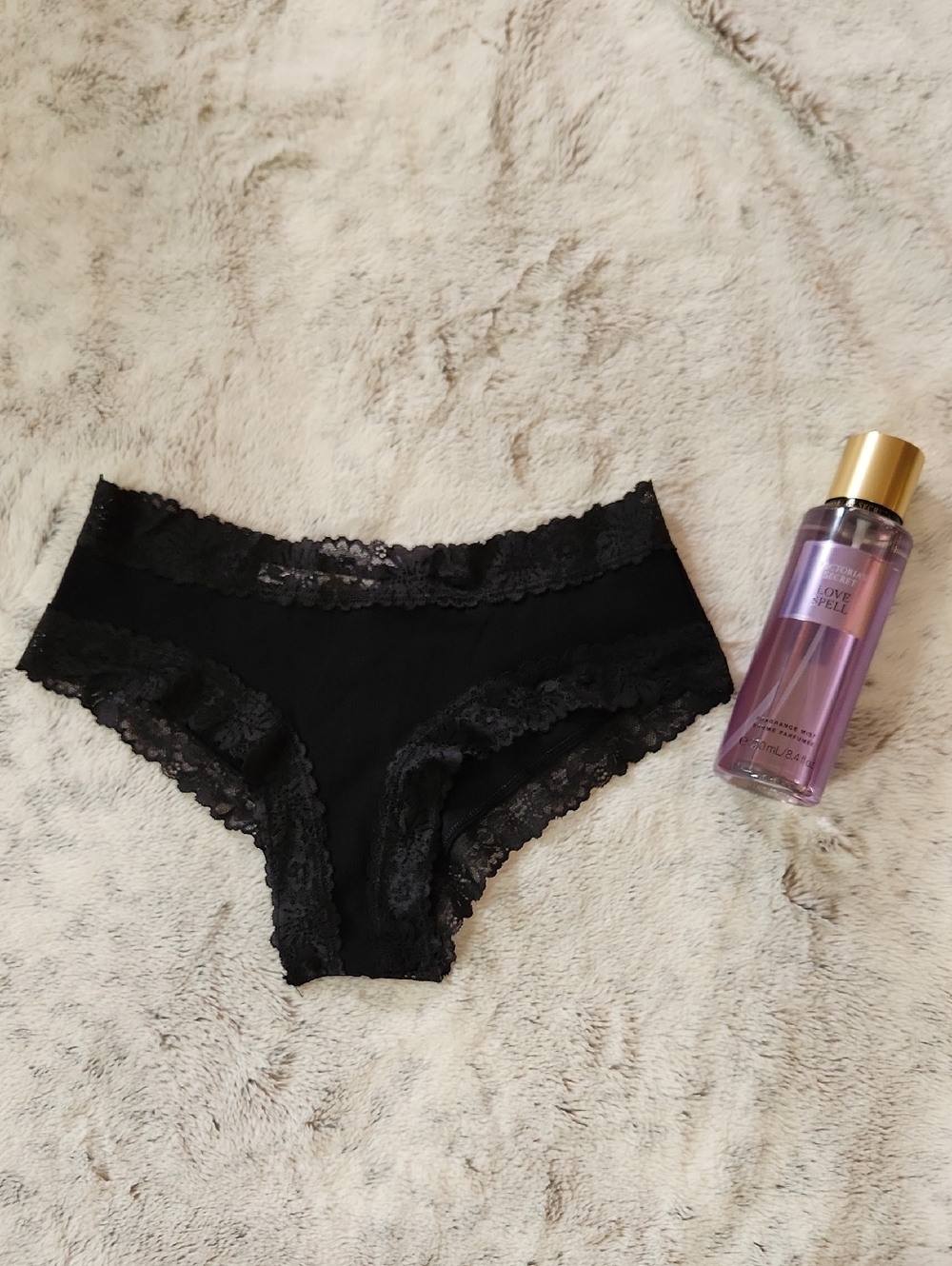 VS Pink Cheeky Panties W/ Love Spell Body Mist